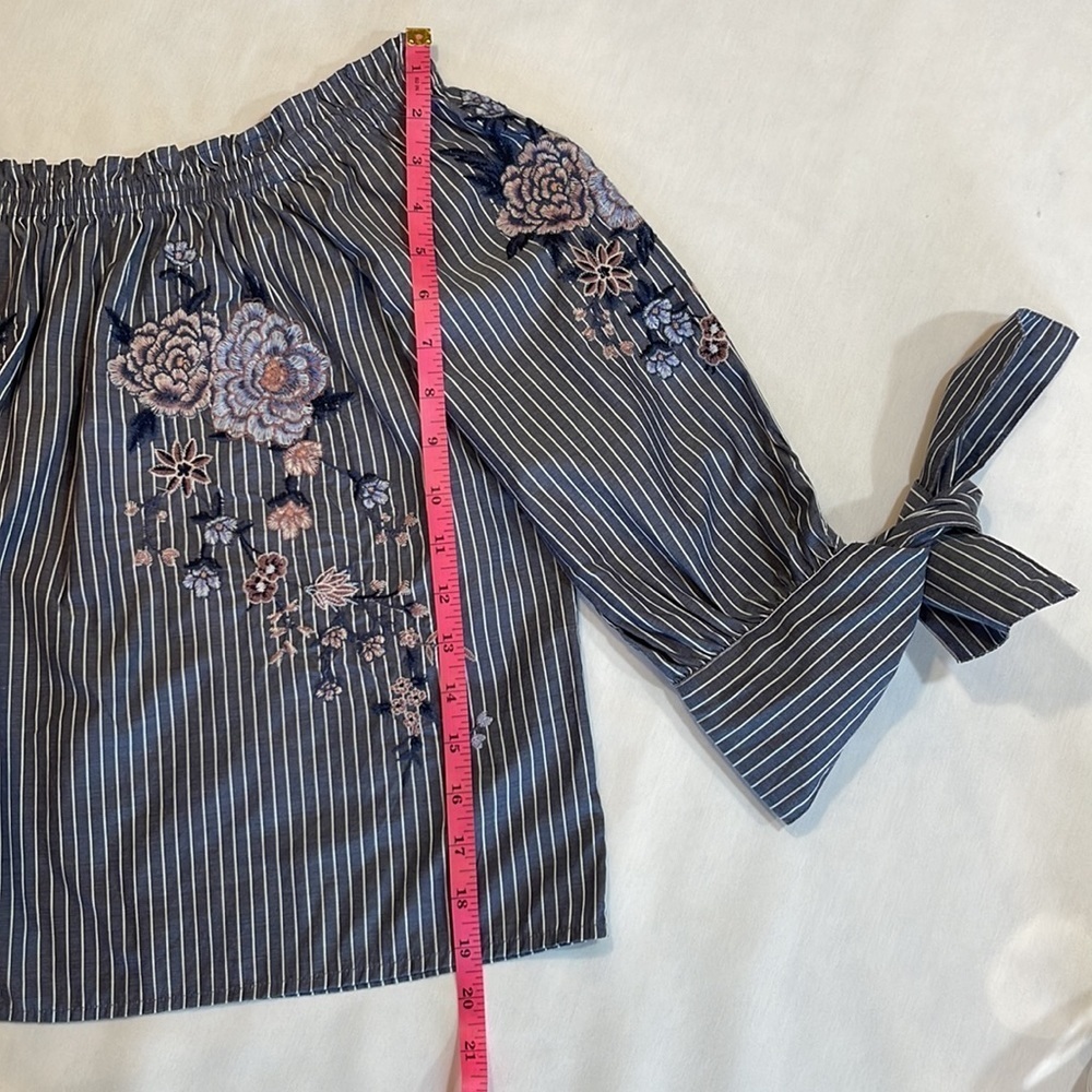 🎈AMERICAN EAGLE off shoulder striped embroidered floral top Size XS - Picture 12 of 16